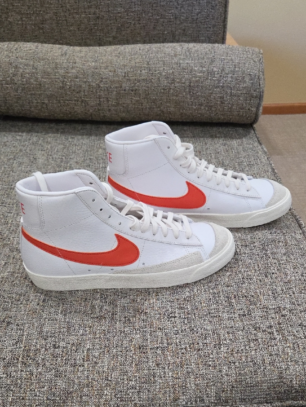 Nike Blazer Mid 77 Vintage White/Mantra Orange Swoosh